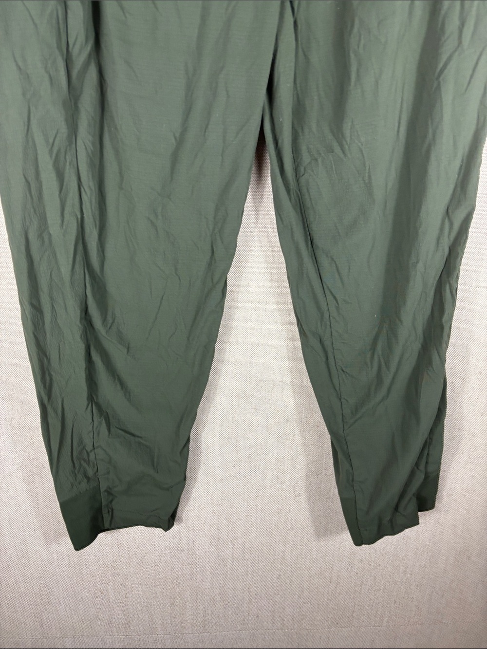Athleta > Olive Green Active Zip-Pocket Ankle Pants 12 - Picture 5 of 8